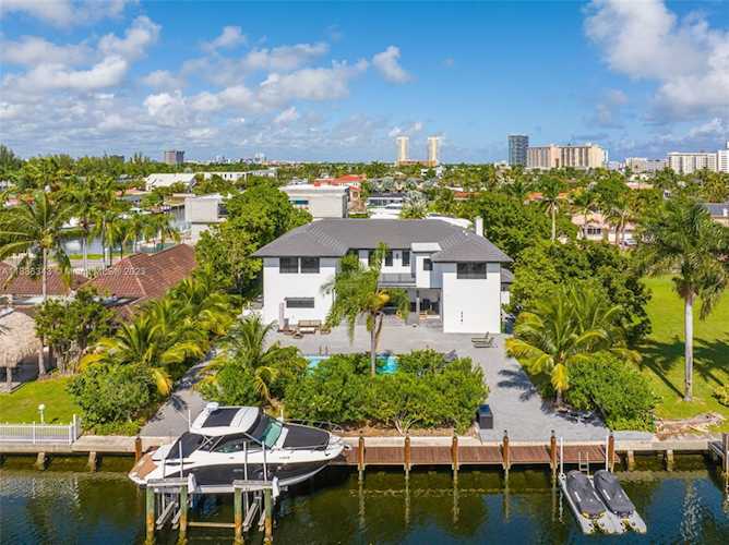 461 Poinciana Dr Hallandale Beach, FL 33009