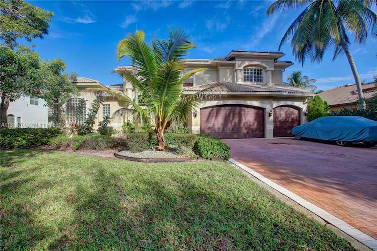 10123 S Lake Vista Cir Davie, FL 33328