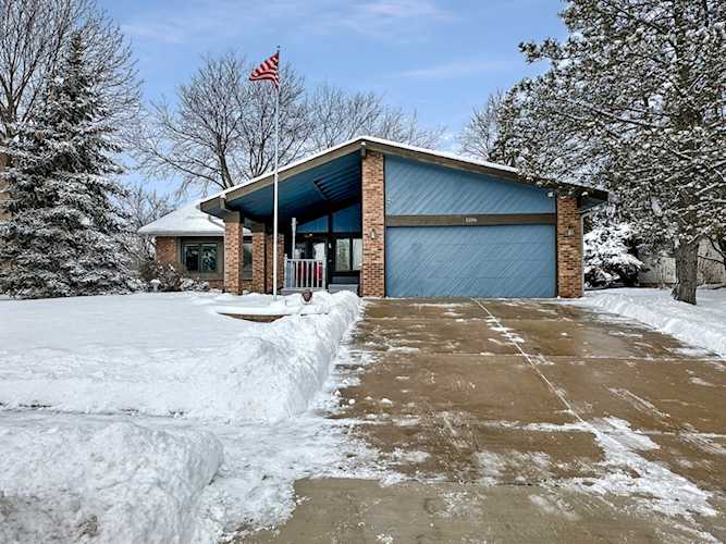 1106 Pheasant Ridge Dr Lake Zurich, IL 60047