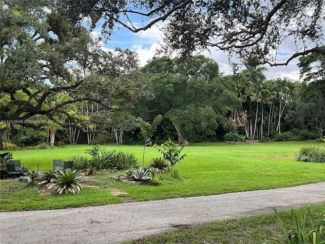 11855 SW 60th Ave Pinecrest, FL 33156