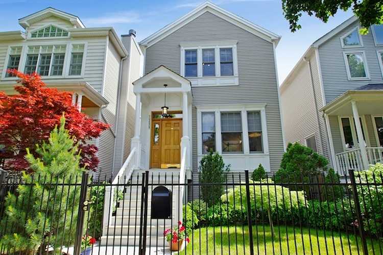1239 W Henderson St Chicago, IL 60657 | MLS 11710690 Photo 1