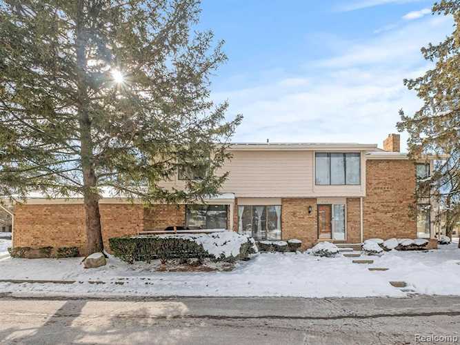7102 Bridge Way West Bloomfield Twp, MI 48322 | MLS 20230008069 Photo 1