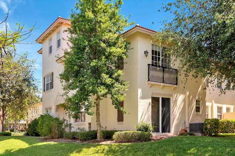 118 N Longport Circle #D2 Delray Beach, FL 33444