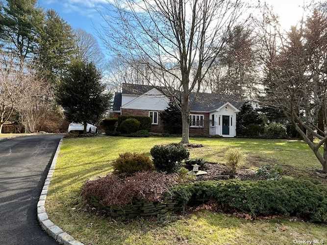 41 Beechwood Drive Glen Head, NY 11545