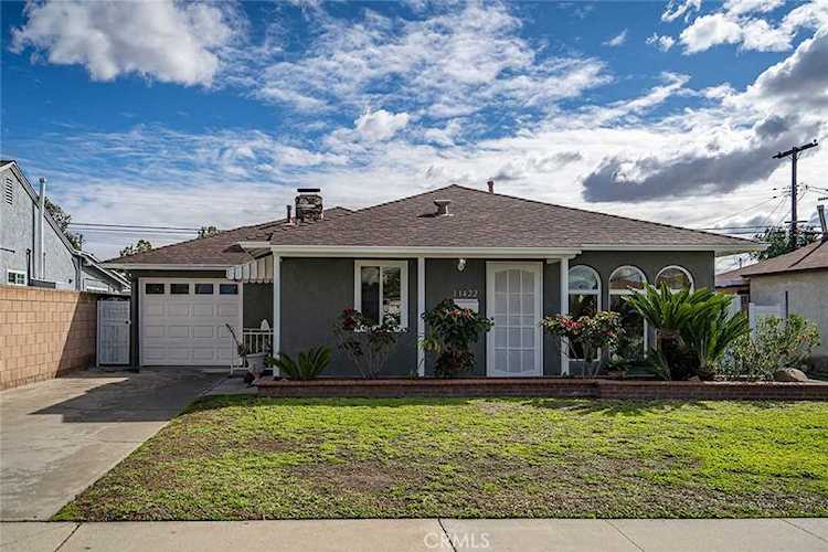 11422 Julius Ave Downey, CA 90241