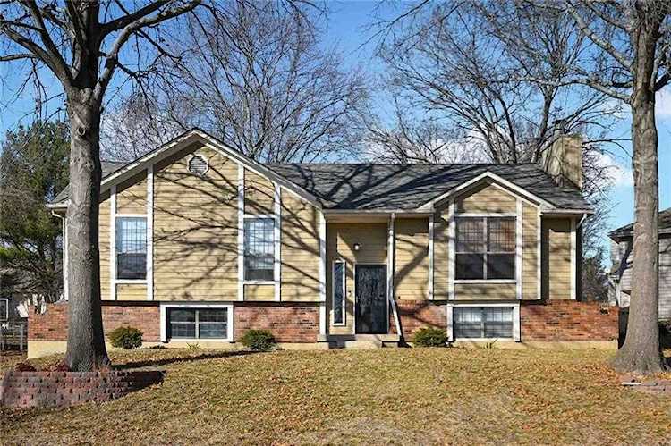 1530 NE Westwind Dr Lee's Summit, MO 64086 | MLS 2418303 Photo 1