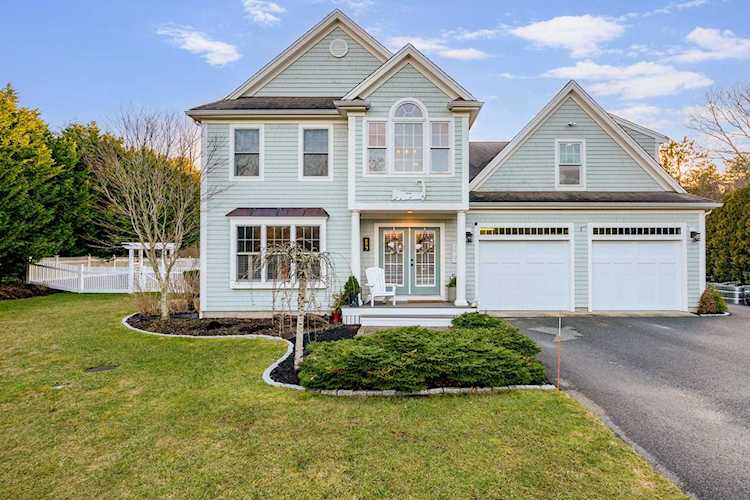 5 Cashs Trail East Falmouth, MA 02536