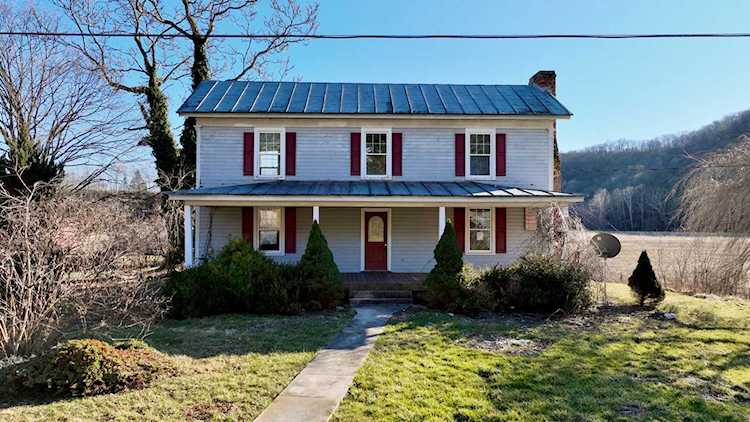 8577 Greenville Road Ballard, WV 24918