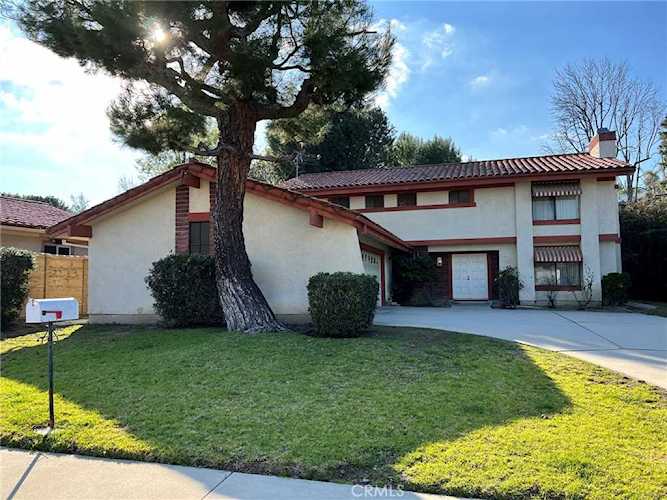 24445 Clipstone St Woodland Hills, CA 91367