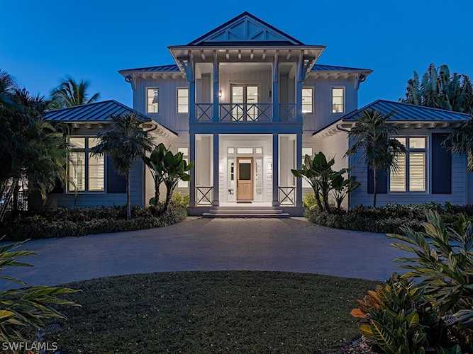 225 N 4th Ave Naples, FL 34102