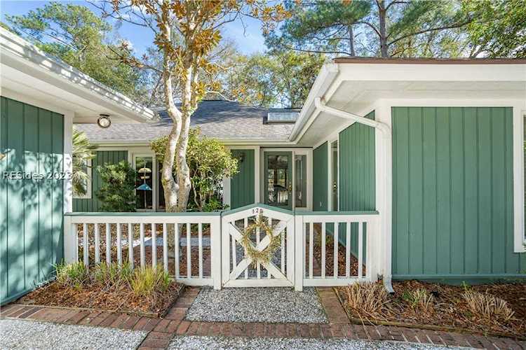 129 Locust Fence Rd Saint Helena Island, SC 29920