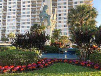 300 Bayview Dr #112 Sunny Isles Beach, FL 33160