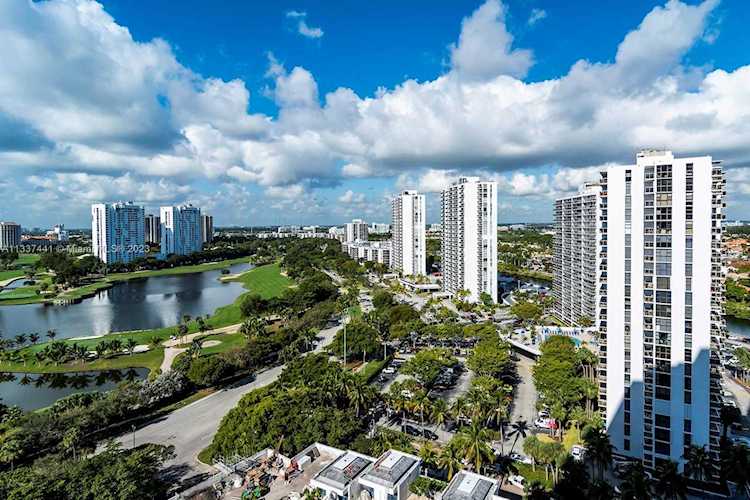 20281 E Country Club Dr #1609 Aventura, FL 33180