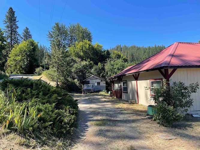 5016 Columbia River Rd Hunters, WA 99137