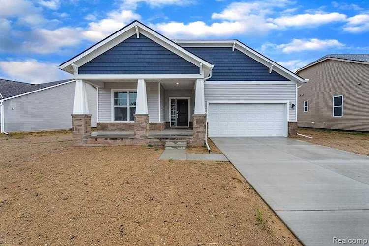 135 Saddleback White Lake, MI 48386