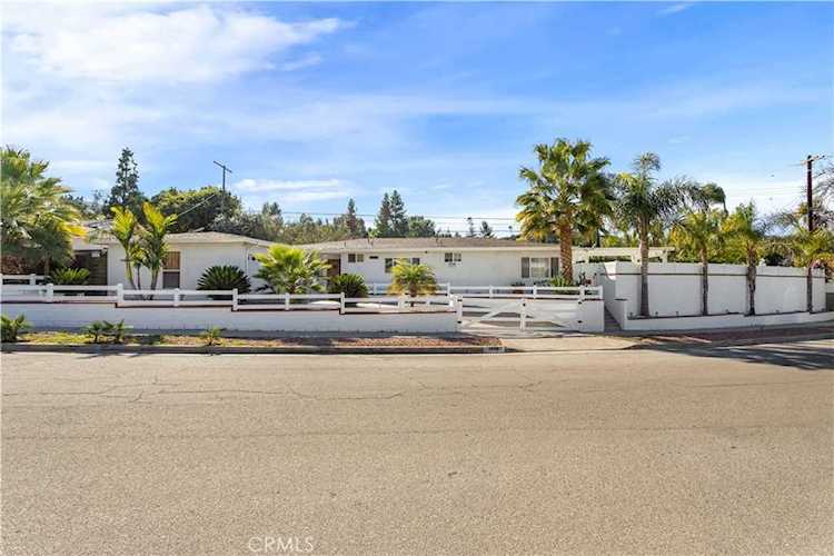 4559 Canoga Dr Woodland Hills, CA 91364