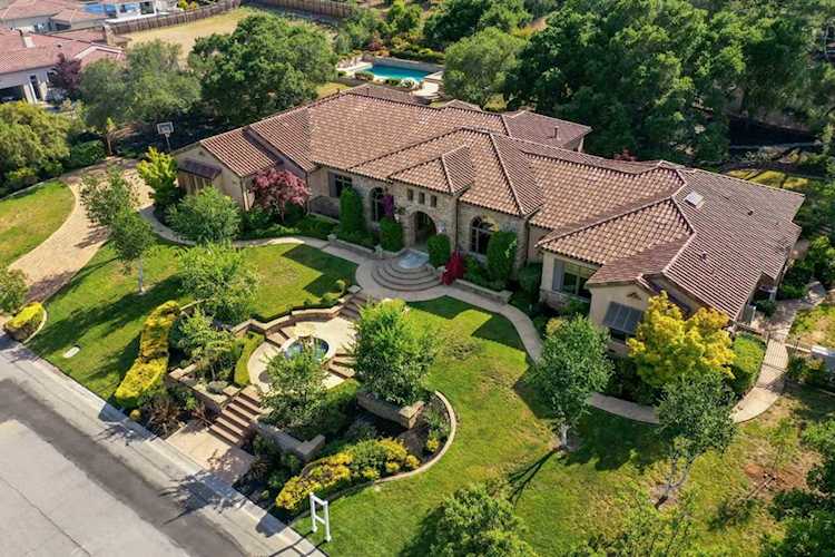 13095 Paramount Ct SARATOGA, CA 95070