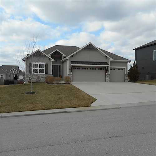 508 NE Legacy View Dr Lee's Summit, MO 64086 | MLS 2420251 Photo 1