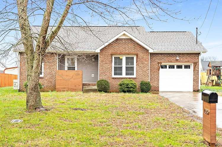 1039 Roedeer Dr Clarksville, TN 37042 | MLS 2484795 Photo 1