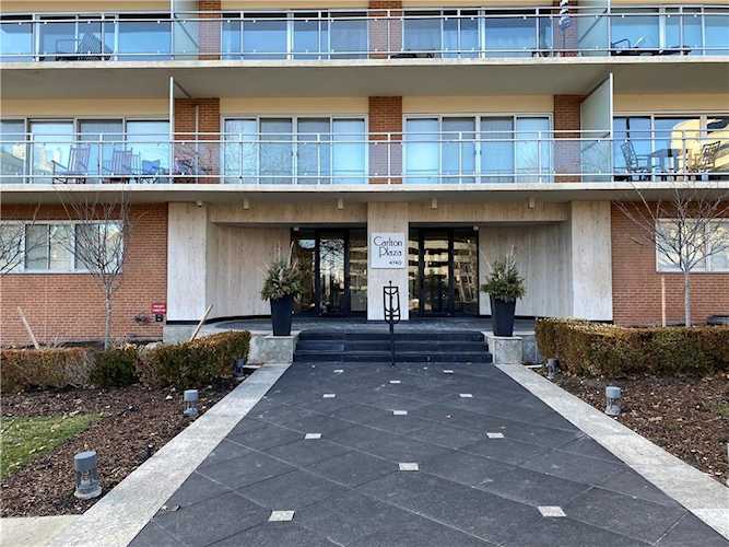 4740 Roanoke Parkway #604 Kansas City, MO 64112