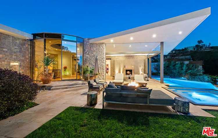 9233 Swallow Dr Los Angeles, CA 90069