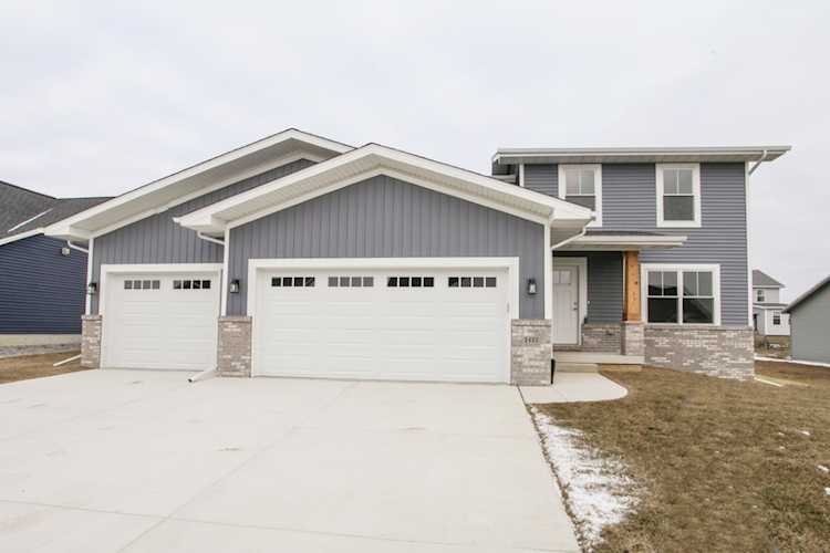 Property details for homes for sale in Normal Photo 1