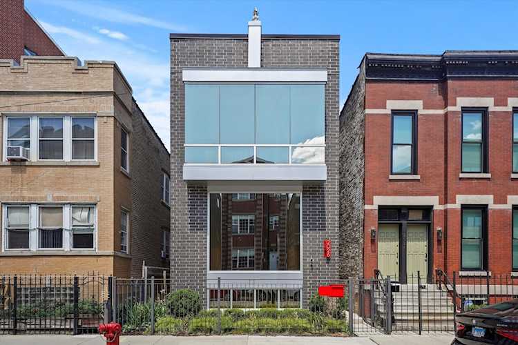 2026 W Superior St Chicago, IL 60612