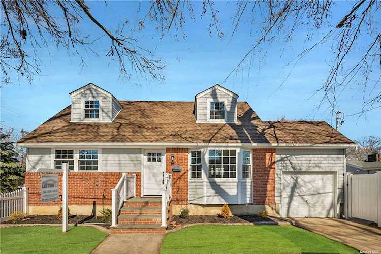 1 E Iroquois Street Massapequa, NY 11758