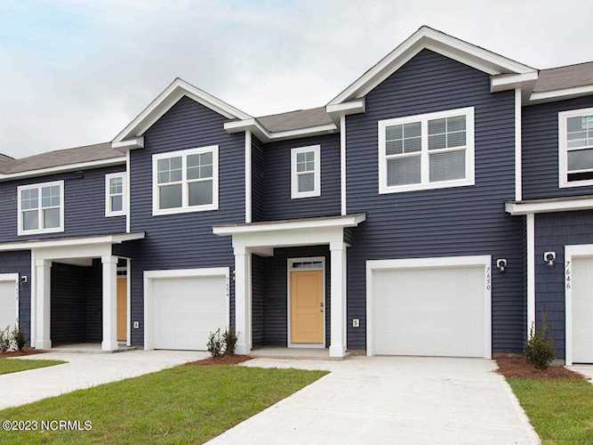 Real Estate & property in Wilmington NC at 6534 Shark Tooth Trail in the Grand Bay community Photo 1