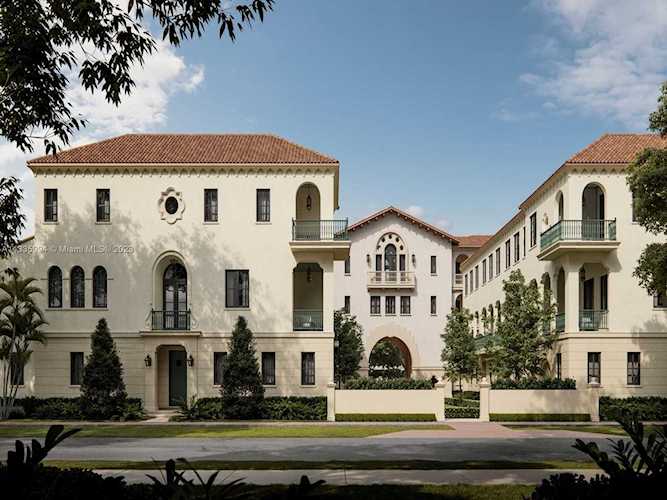 504 Malaga Ave #T8 Coral Gables, FL 33134