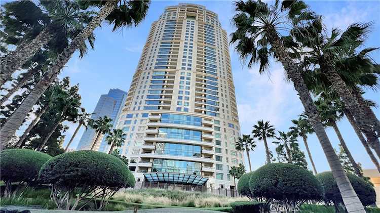 1 W Century Dr #5D Los Angeles, CA 90067