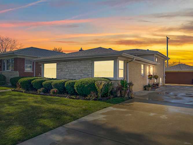 2610 Sunnyside Ave Westchester, IL 60154