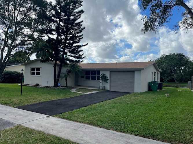 5241 SW 89th Avenue Cooper City, FL 33328