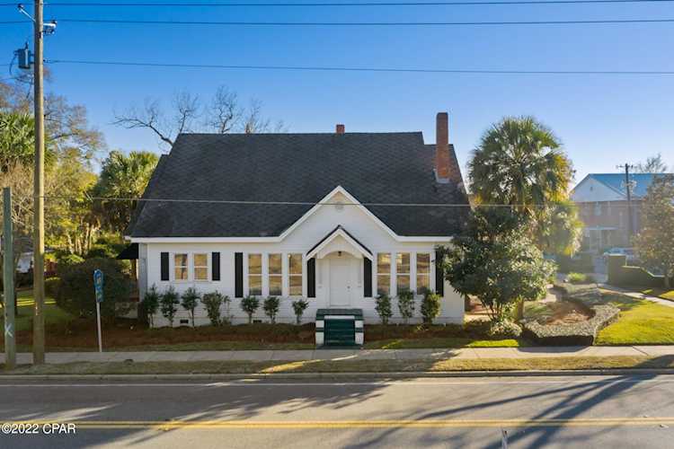 991 8th Ave Graceville, FL 32440