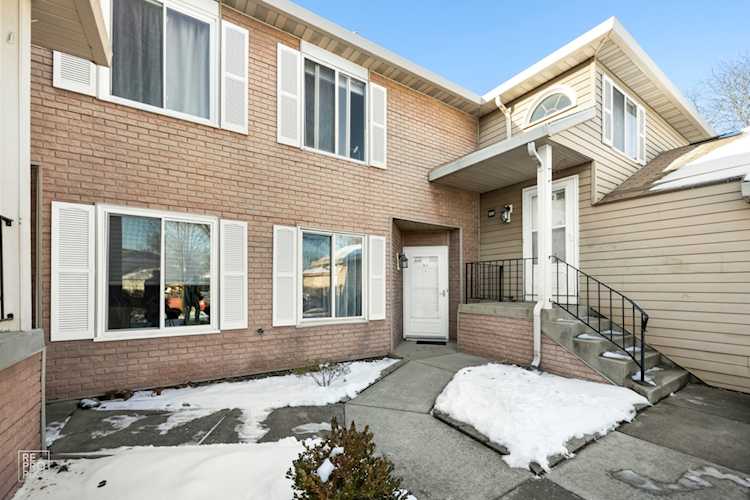 2478 Brunswick Circle #B-1 Woodridge, IL 60517 | MLS 11708794 Photo 1