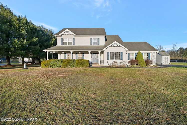 137 Vanbuskirk Dr Saylorsburg, PA 18353 | MLS PM-102481 Photo 1