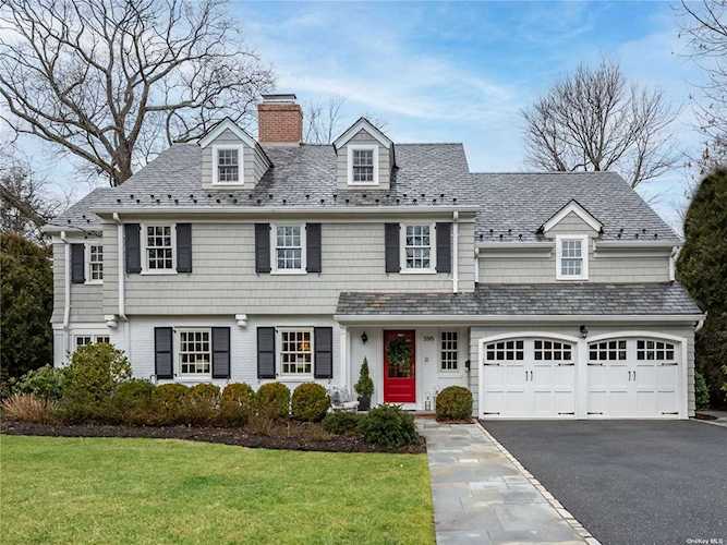 595 Hunt Lane Manhasset, NY 11030