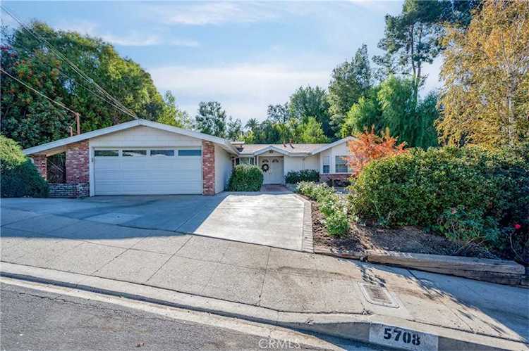 5708 Mcdonie Ave Woodland Hills, CA 91367
