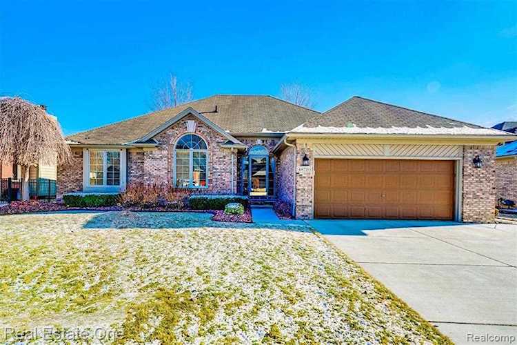 48720 Boardwalk Macomb, MI 48044