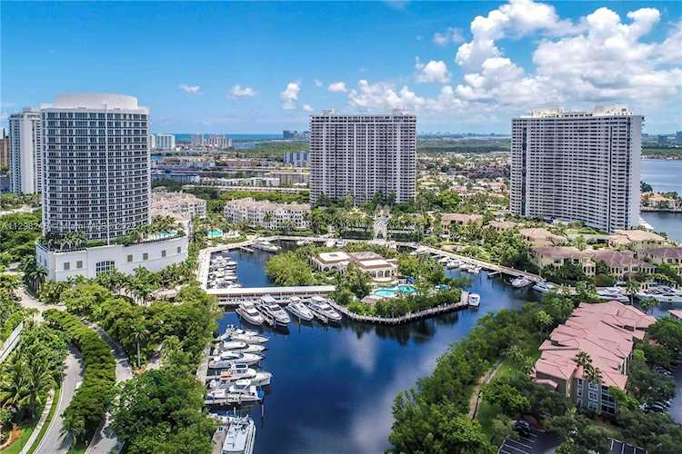 1000 W Island Blvd Aventura, FL 33160