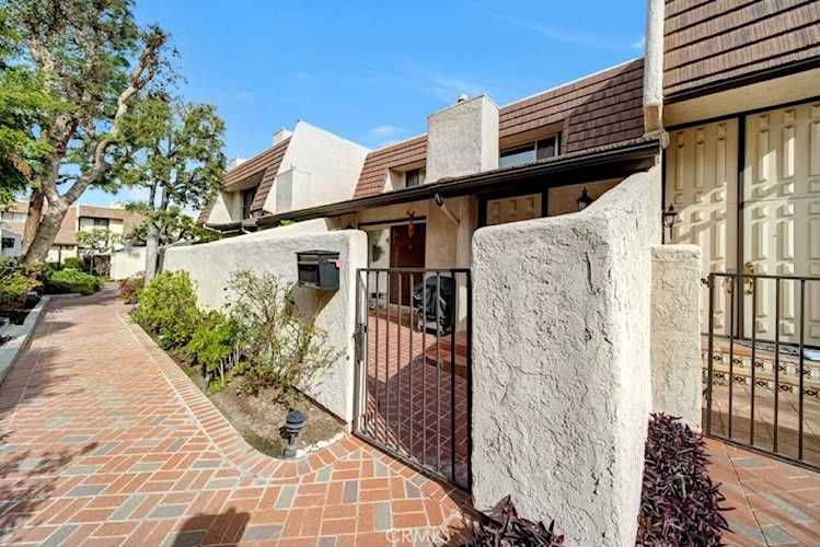 22283 Erwin St Woodland Hills, CA 91367