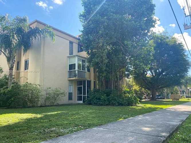 9175 SW 77th Ave #208 Miami, FL 33156
