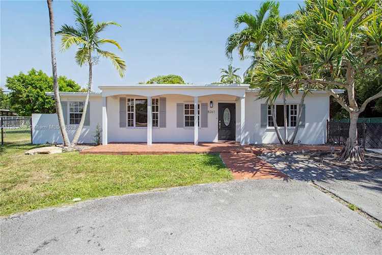 8261 SW 58th St Miami, FL 33143