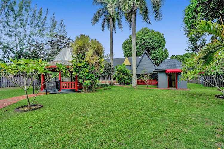 6031 SW 82nd Ave Miami, FL 33143
