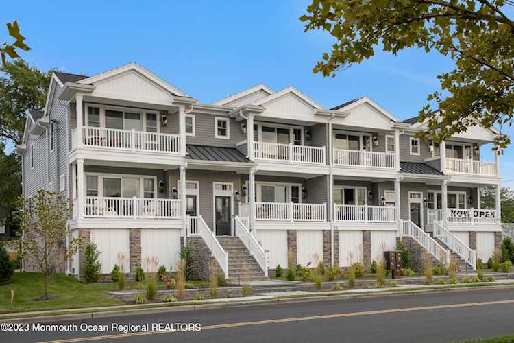 10 Bridgewaters Dr #1 Oceanport, NJ 07757