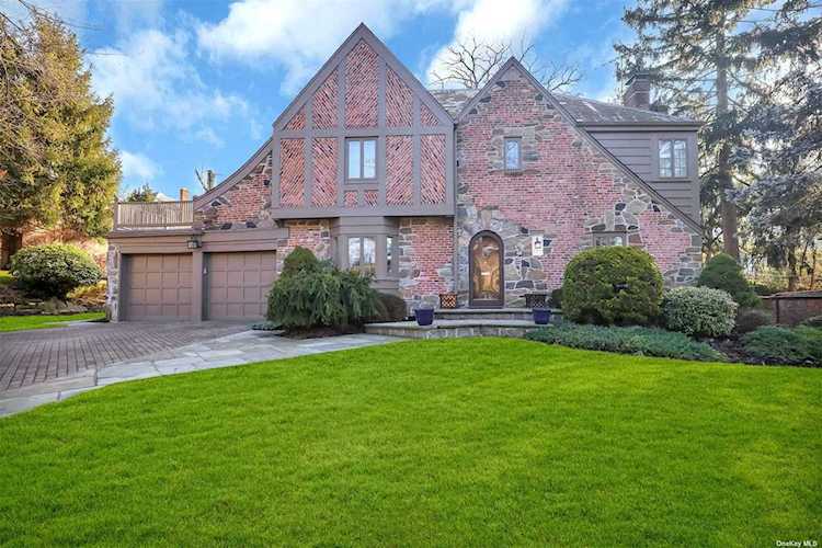 90 Aldershot Lane Manhasset, NY 11030