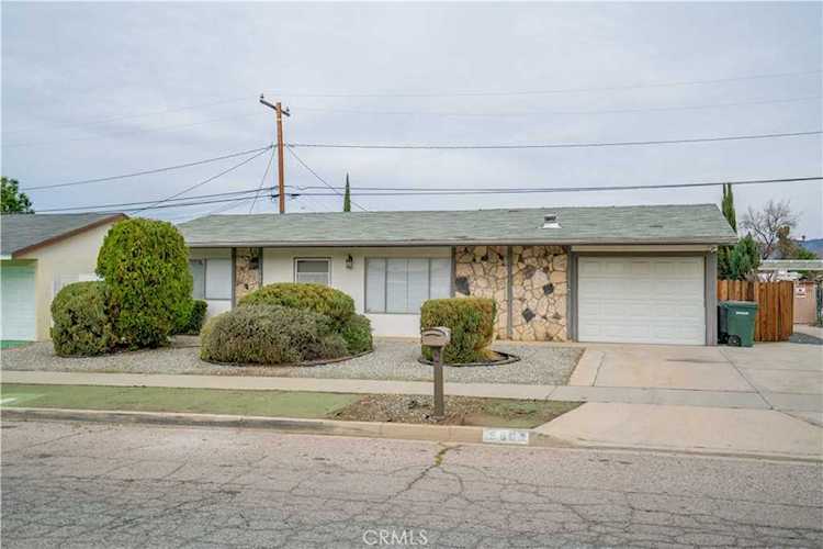 560 E Thornton Ave Hemet, CA 92543