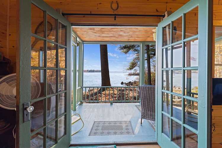 5 Coveside Ln Raymond, ME 04071