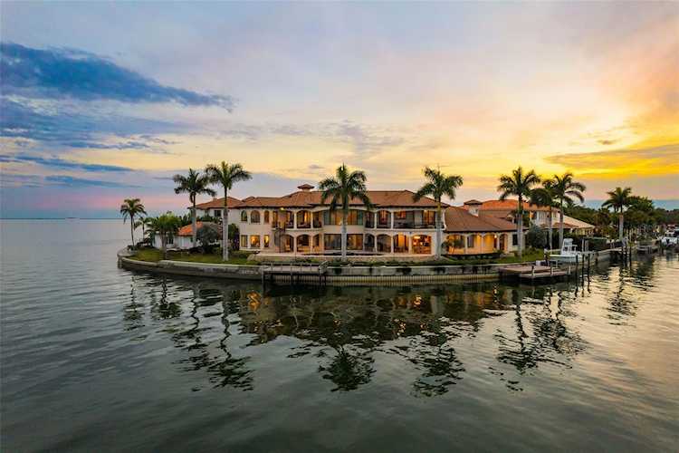 2093 Carolina Ave NE St. Petersburg, FL 33703