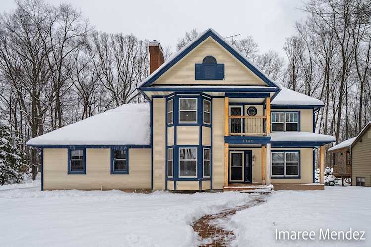 1747 Chateau Dr SW Wyoming, MI 49519 | MLS 23003084 Photo 1